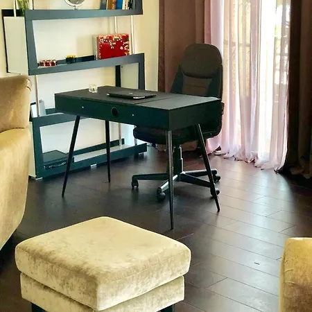 Luxurious Lakeview Apartment דירה