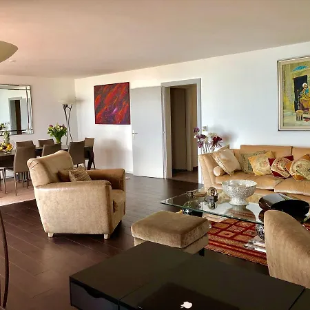Luxurious Lakeview Apartment דירה מונטרה