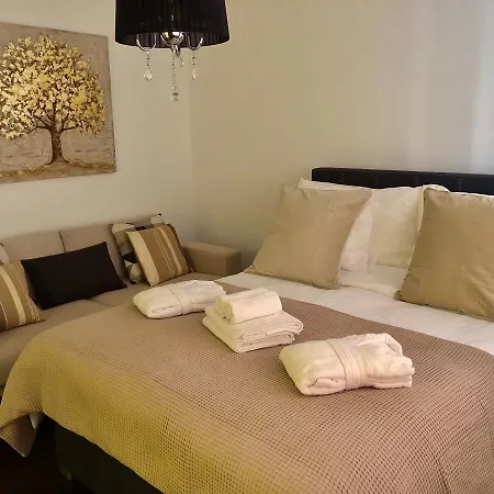 Luxurious Lakeview Apartment *