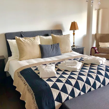 Luxurious Lakeview Apartment Apartamento